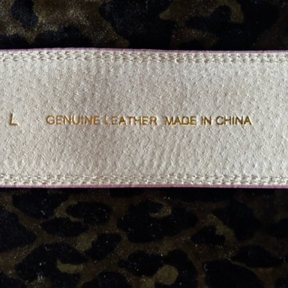 Y2K Betsey Johnson Hot Pink Patented Leather Belt - Picture 6 of 6